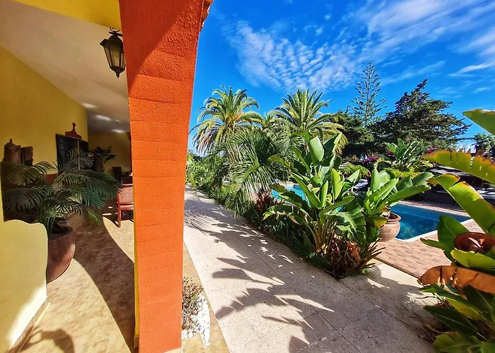 Villa Paraiso - Naturism Optional Adults Only Bed & Breakfast Porches (Algarve)